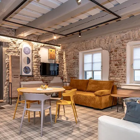 Historic Bliss In Old Town فيلنيوس