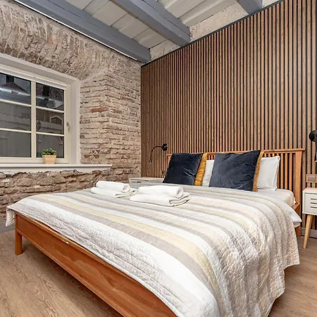 Historic Bliss In Old Town Apartment