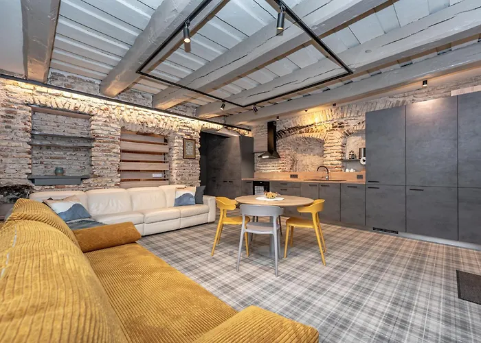 Historic Bliss In Old Town Apartman